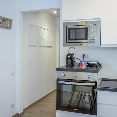 Bilocale Comodo E By Host Hero شقة *